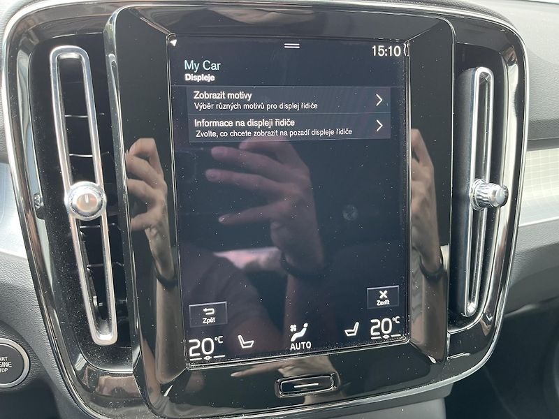 Volvo XC40 FWD T2 Core - fotka 36 z 44