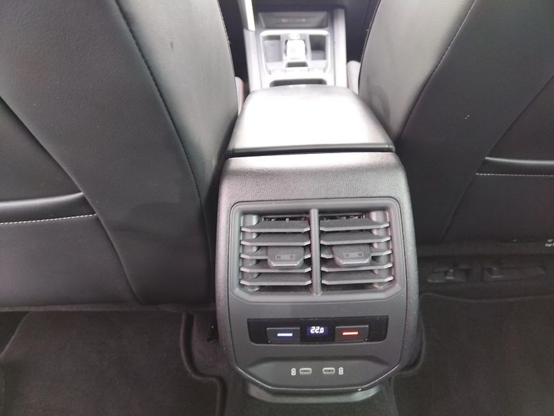 Seat Leon 2.0 TDi DSG 7st. FR-Line - fotka 18 z 29