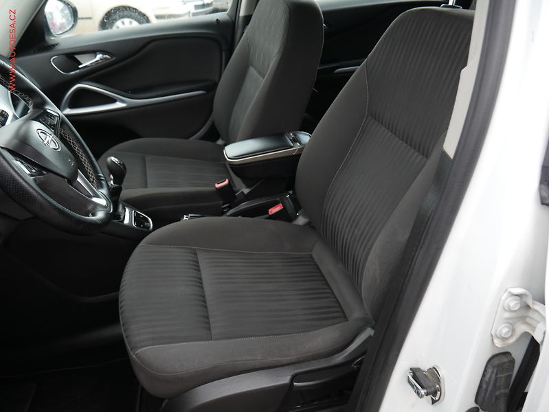 Opel Zafira (2016) 1.6 CDTi, AC, park.kamera - fotka 9 z 15