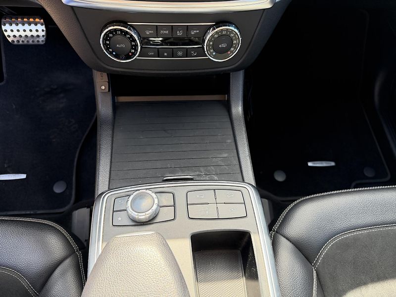 Mercedes-Benz Třídy M 350 CDI 4MITIC BLUETEC - fotka 18 z 23