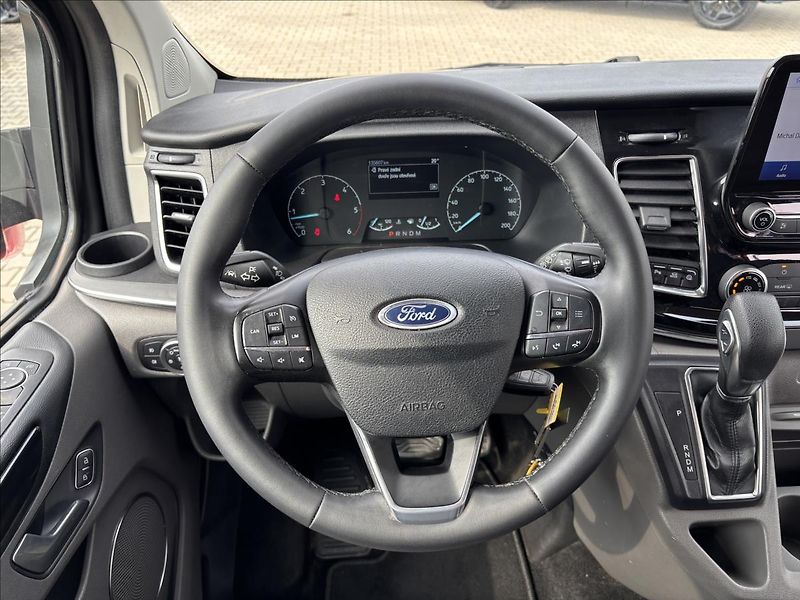 Ford Tourneo Custom 2,0 EcoBlue 125Wk Titanium L1 - fotka 17 z 37