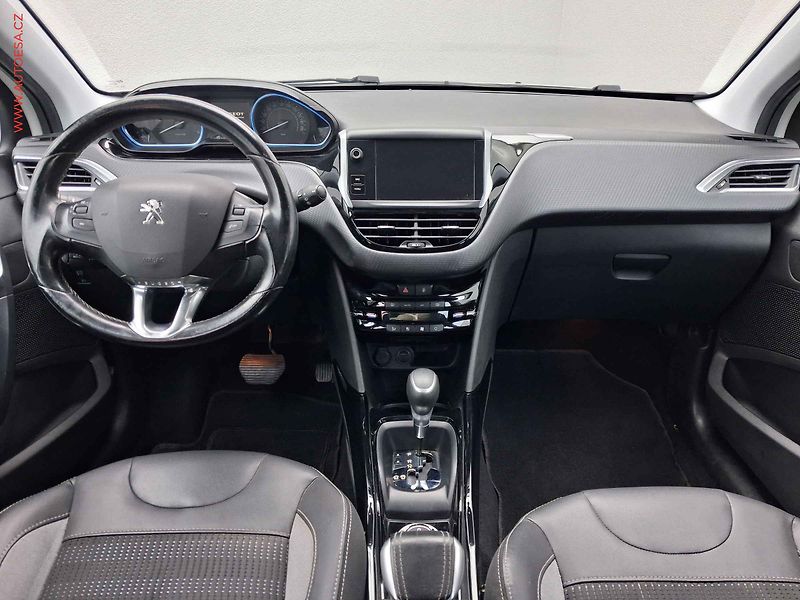 Peugeot 2008 (2019) 1.2 PT, Allure, AT, navi - fotka 8 z 18