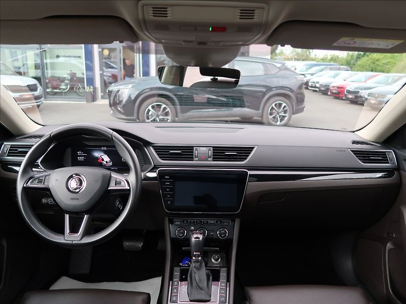 Škoda Superb 2,0 TSi,200kW,NovéČR,L&K,4x4 - fotka 19 z 32