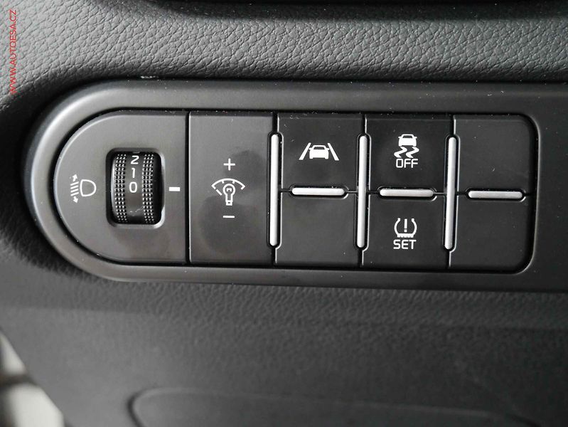 Kia Ceed (2023) 1.5 T-GDI, 1.maj,ČR, servis - fotka 18 z 20