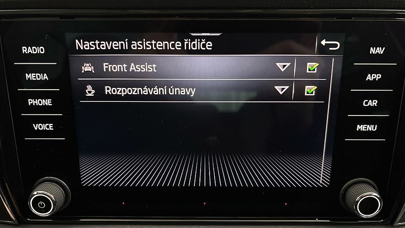 Škoda Karoq 2.0 TDI DSG 4x4 Style - fotka 24 z 26