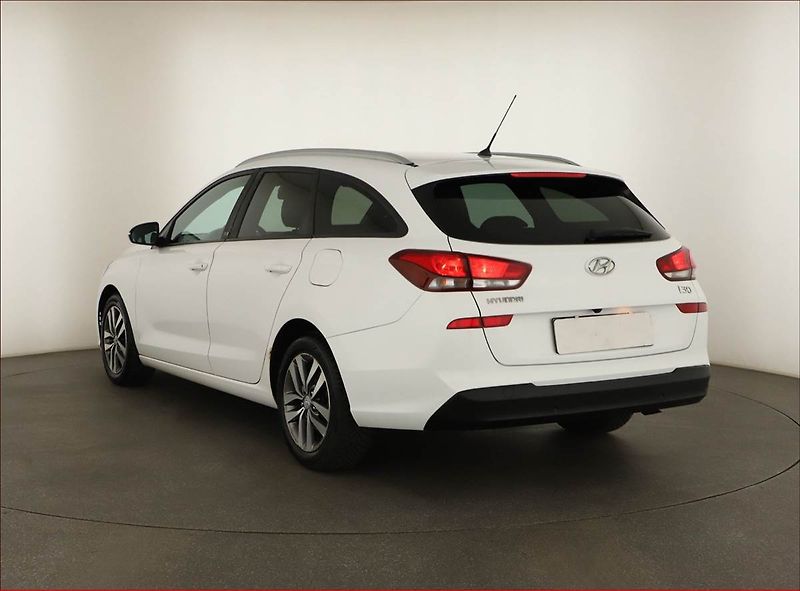 Hyundai i30 (2018) 1.4 T-GDI, Serv.kniha - fotka 4 z 14