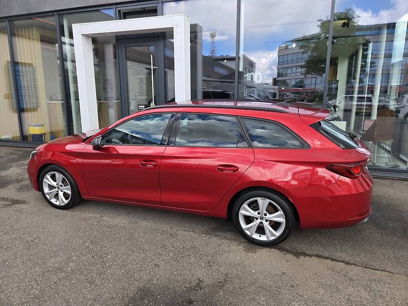 Seat Leon ST 2.0 TDI DSG FR - fotka 2 z 40