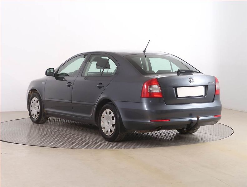 Škoda Octavia (2011) Ambiente 1.2 TSI, Serv.kniha - fotka 4 z 16