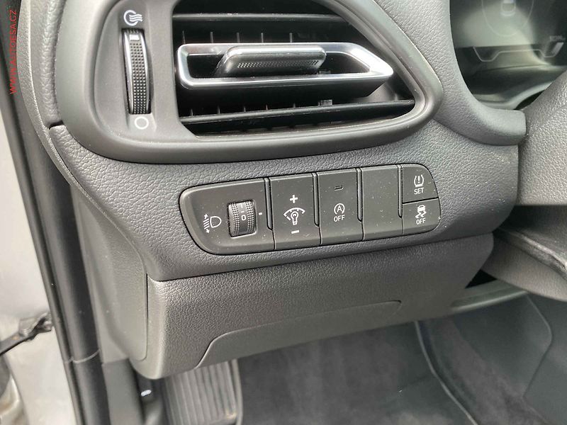 Hyundai i30 (2022) 1.5 T-GDi, ČR, Smart, AT - fotka 15 z 18