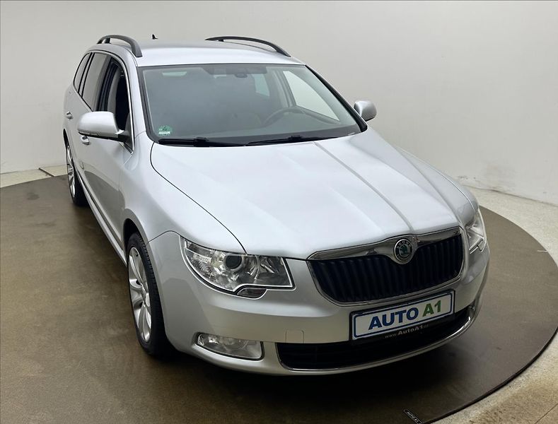 Škoda Superb 2,0 TDi DSG ALU COLUMBUS TAŽNÉ - fotka 3 z 32