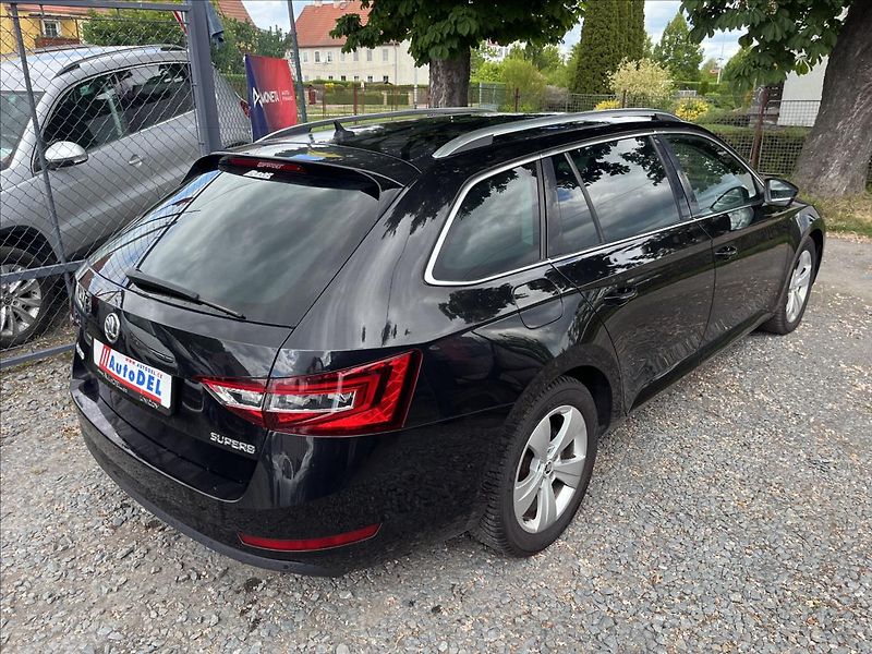 Škoda Superb 2,0 TDi DSG  NAVI BIXEN ACC AL - fotka 7 z 50