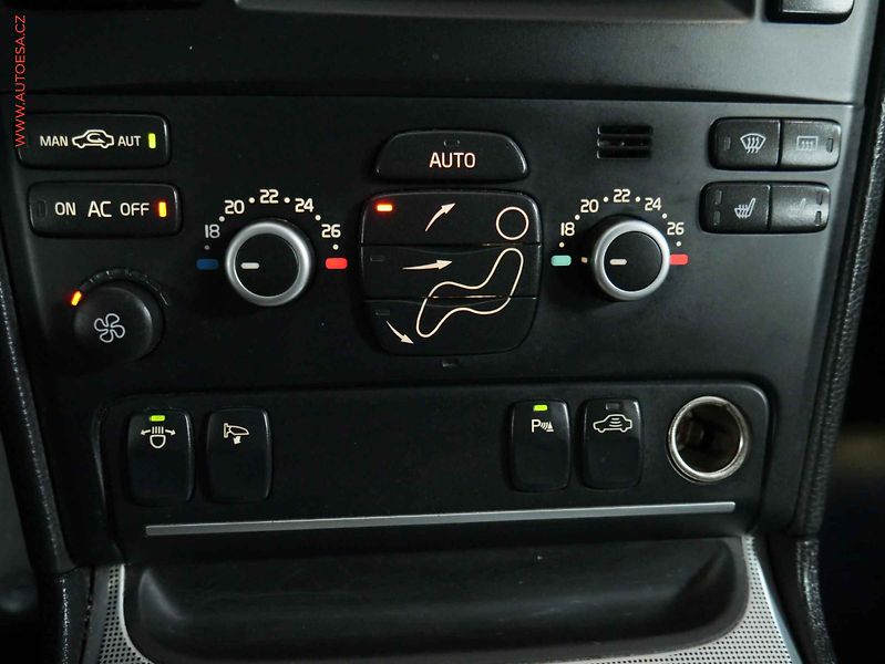 Volvo XC90 (2008) 2.4 D, AC, bxen - fotka 15 z 20