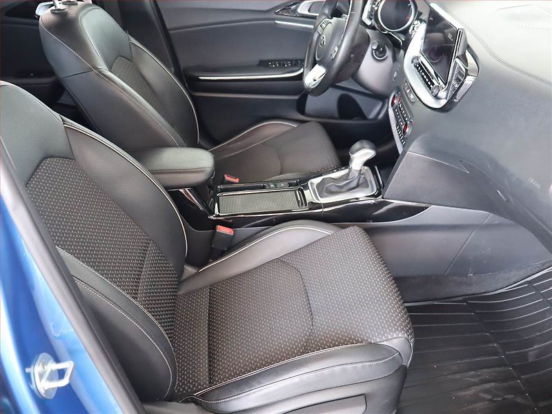 Kia XCeed (2020) 1.4 T-GDI, Automat, Serv.kniha - fotka 9 z 25