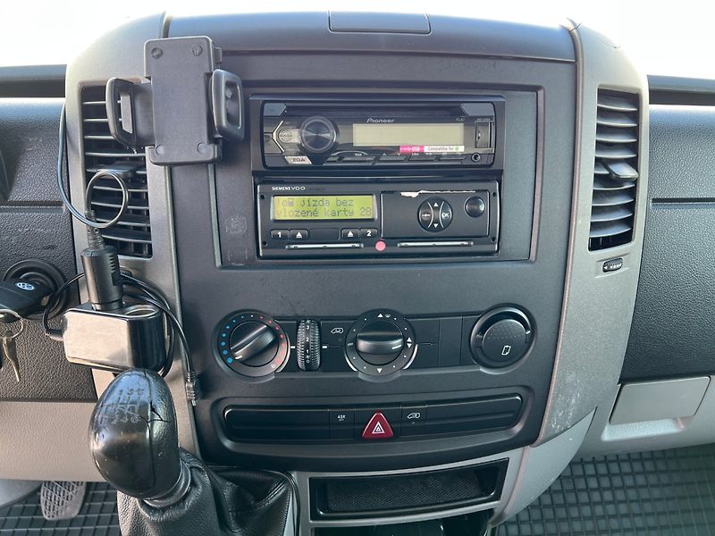 Volkswagen Crafter (2007) 2.5TDi Odtahový speciál - fotka 9 z 15