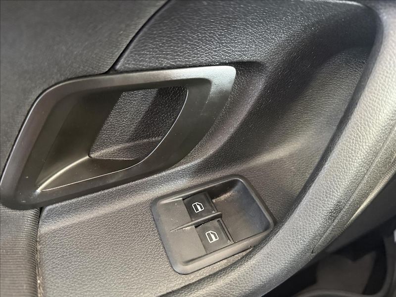 Škoda Fabia 1,2   TSI 77kW,1.MAJ,SERVISKA - fotka 9 z 22