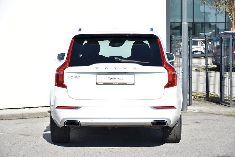 Volvo XC90 (2016) D5 - fotka 18 z 32
