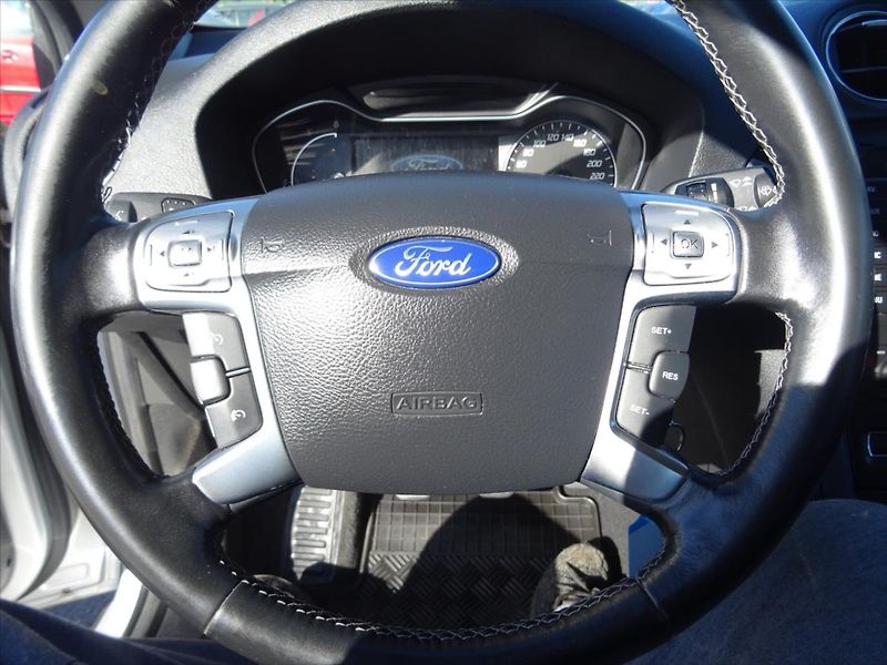 Ford Mondeo 2,0 TDI 103 kW - fotka 19 z 28