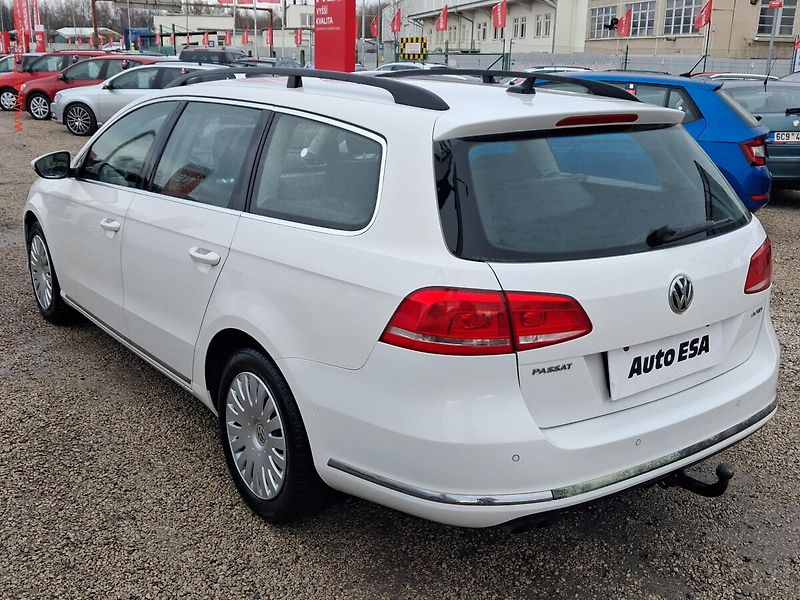 Volkswagen Passat (2012) 2.0TDI, DSG - fotka 6 z 23