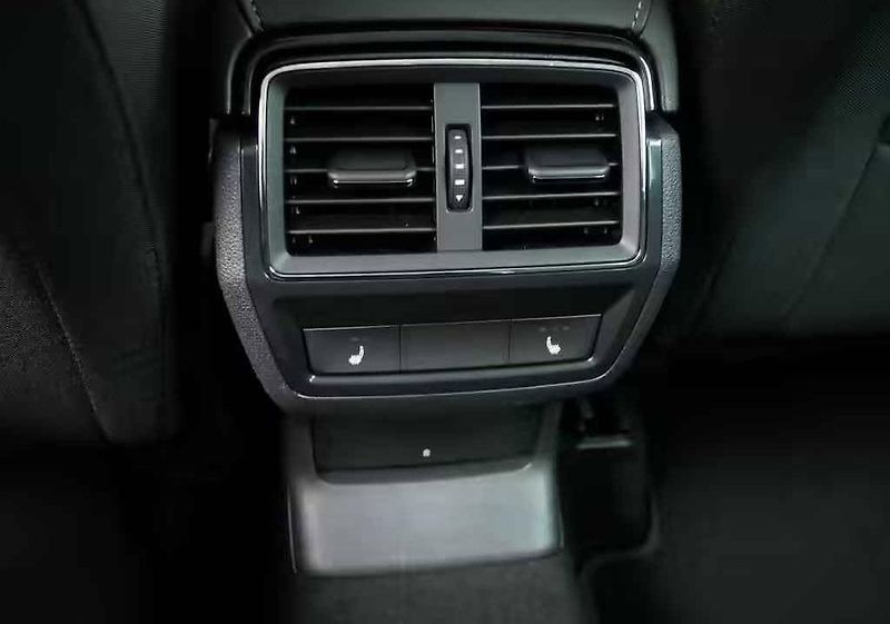 Škoda Karoq (2019) 2.0TDi, DSG, 4x4, el.tažné - fotka 18 z 24