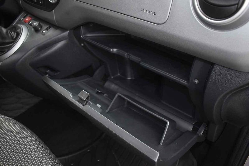 Peugeot Partner byl čtyři roky starý a najel 84 000 kilometrů