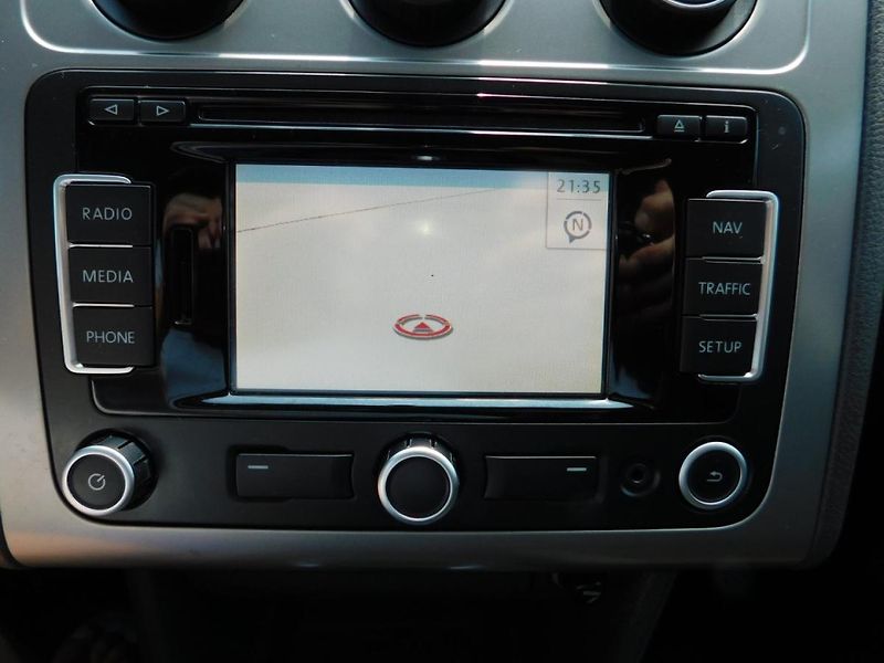Volkswagen Touran (2009) 1.9 TDi DSG - fotka 13 z 31