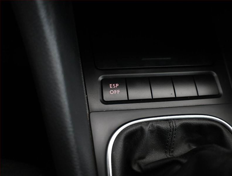 Volkswagen Golf (2009) 1.4 16V, Serv.kniha - fotka 11 z 17