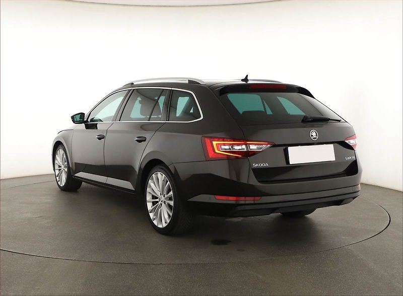 Škoda Superb (2018) 1.5 TSI, Automat, Kůže, Navi - fotka 4 z 20