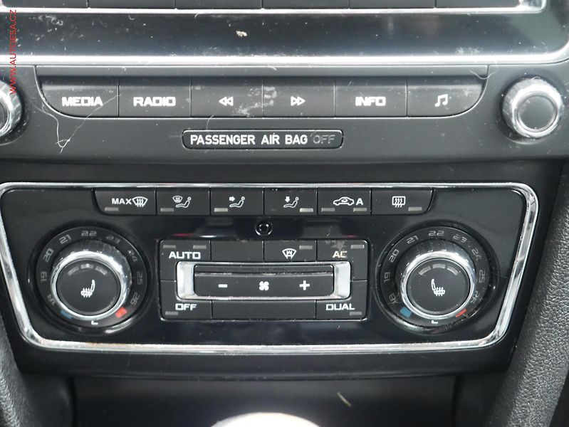 Škoda Superb (2010) 2.0 TDi, ČR, Ambition - fotka 14 z 19