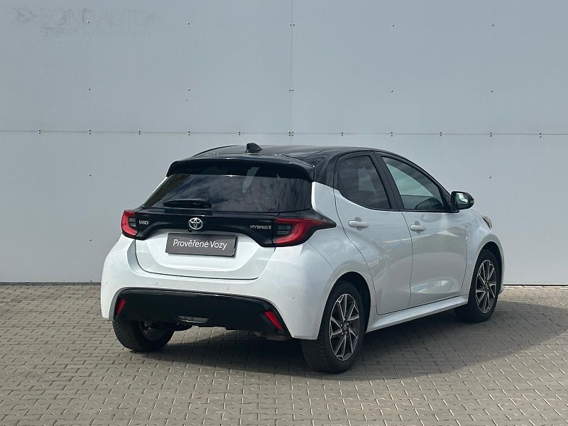 Toyota Yaris 1.5 HSD e-CVT Selection Style - fotka 2 z 28