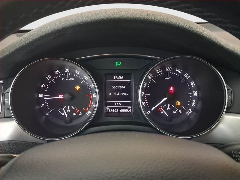 Škoda Superb (2014) 2.0 TDI, Serv.kniha, Navi - fotka 9 z 19