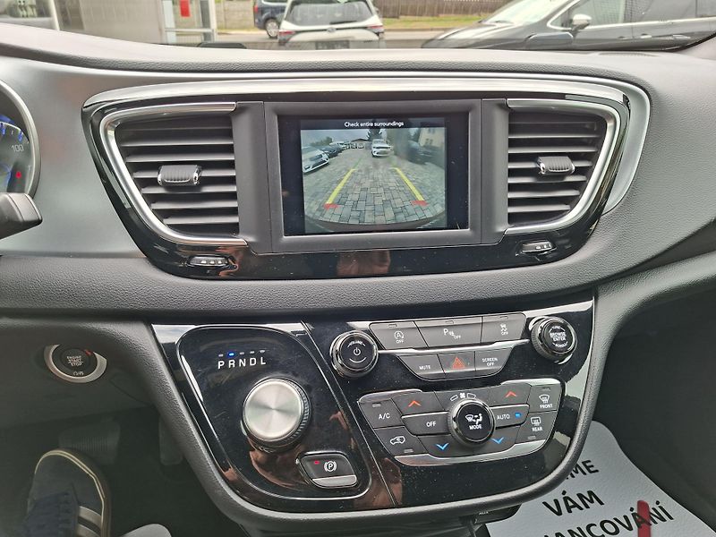 Chrysler Pacifica (2020) 3,6L V6 SPORT,DVD,ALU kola R20 - fotka 29 z 34