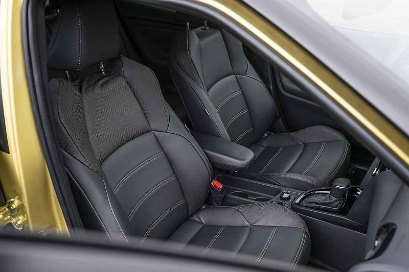 Toyota Yaris Cross si poradí také s lehčím terénem