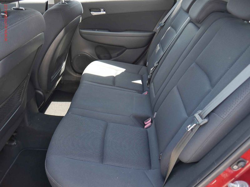 Hyundai i30 (2010) 1.6 16V, ČR, AC, STK1/28 - fotka 10 z 16