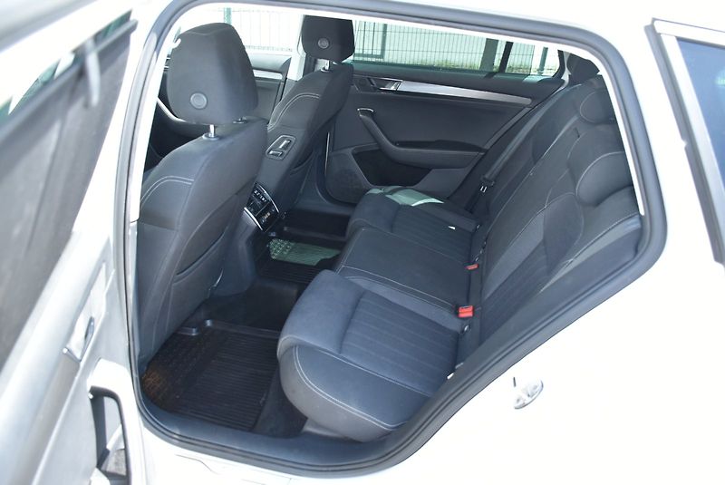 Škoda Superb (2019) Style 2.0 TDI 140kW DSG - fotka 25 z 34