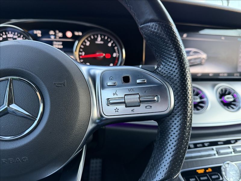 Mercedes-Benz Třídy E 220d 4Matic AMG - fotka 13 z 29