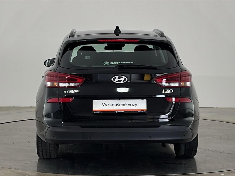Hyundai i30 Smart DCT - fotka 17 z 26