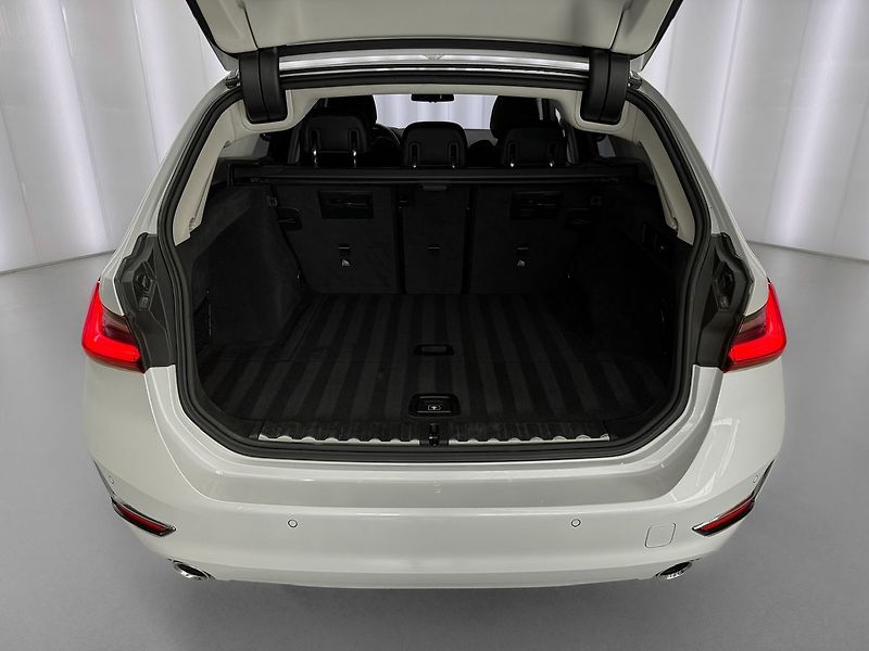 BMW Řada 3 320d xDrive AT LUXURY LINE, PA - fotka 28 z 29