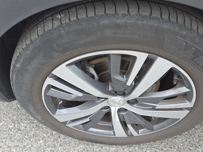 Peugeot 3008 (2023) 1.5 BHDi 130 ALLURE MAN6 - fotka 26 z 27