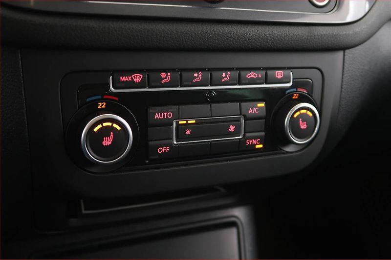 Volkswagen Tiguan (2012) R-Line 2.0 TDI, 4X4 - fotka 15 z 17