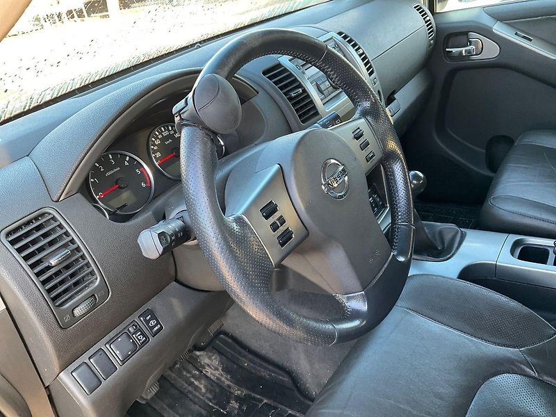 Nissan Pathfinder 2.5dCi Comfort - fotka 10 z 13