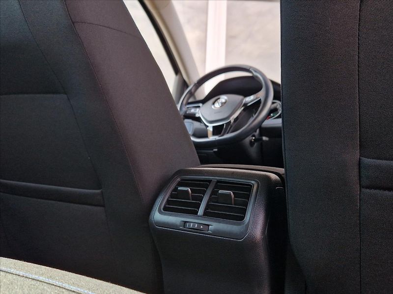 Volkswagen Golf 1,6 TDI JOIN EDITION LED NOSIČ - fotka 13 z 43