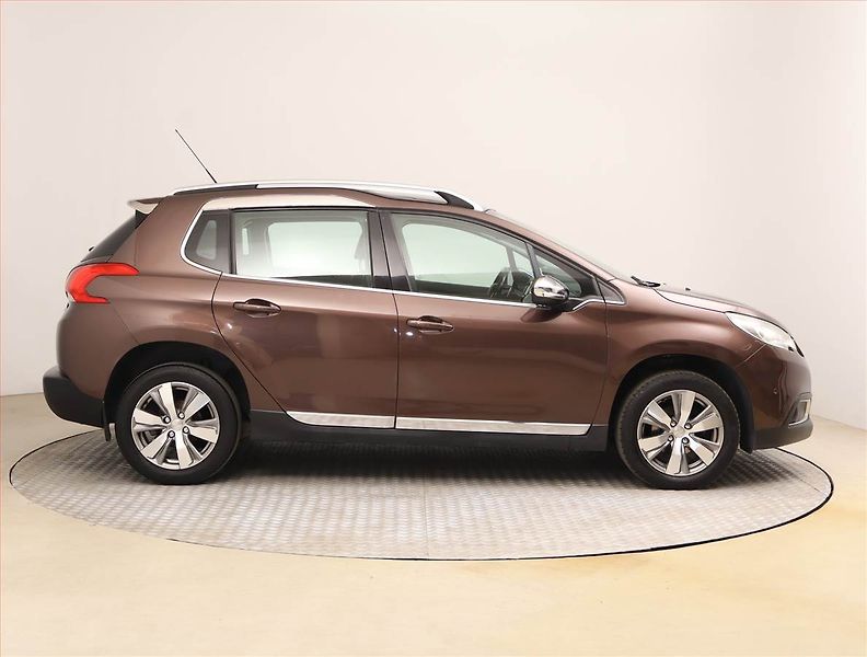 Peugeot 2008 (2013) 1.6 e-HDi, Automat, Navi - fotka 6 z 22