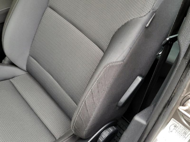 Volkswagen Golf 1,6 TDi CZ*DIGIKLIMA*SERVIS - fotka 26 z 43