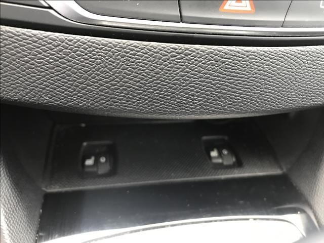 Peugeot 308 1.2 i 81 kW 95 000 km ČR 1.m - fotka 13 z 15