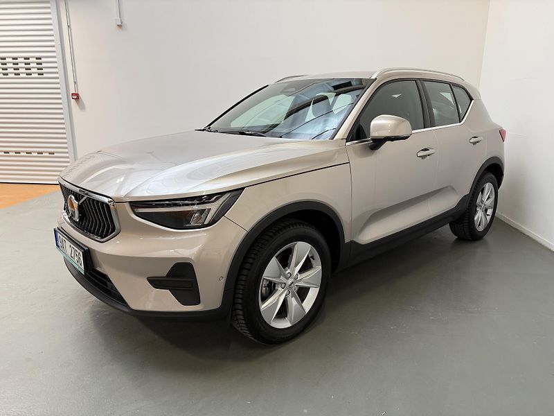 Volvo XC40 B4 Plus Bright DCT - fotka 2 z 13