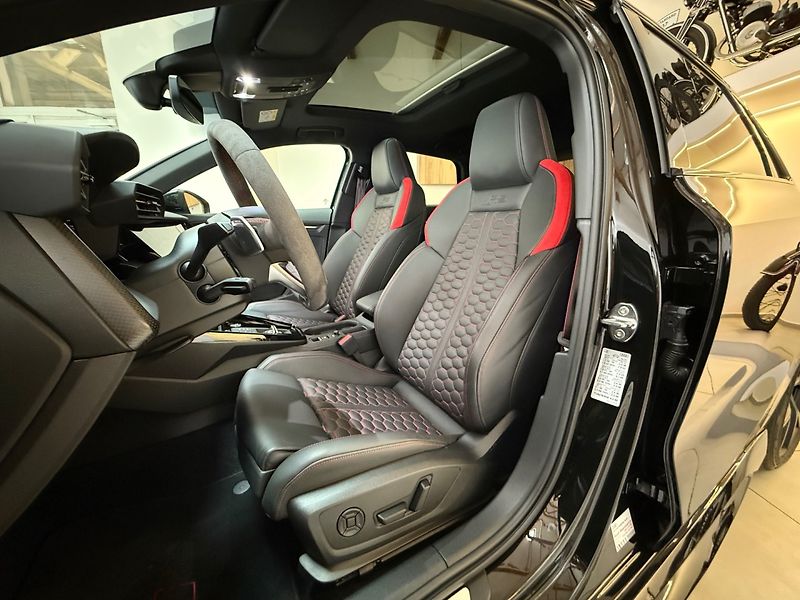 Audi RS 3 (2023) 2.5 TFSI 400 HP Sportback CZ - fotka 8 z 33