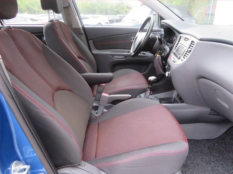 Kia Rio (2009) 1.4 16V, po STK, jezdí výborně - fotka 9 z 15