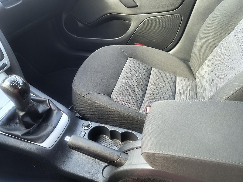 Škoda Octavia (2009) 1.6 MPi 75KW/AC/PC/PDC/TAŽNÉ - fotka 28 z 47