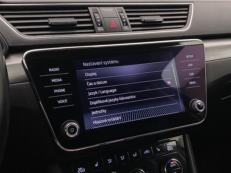 Škoda Superb 2.0TDI 140kW STYLE 4x4 DSG CZ - fotka 39 z 52