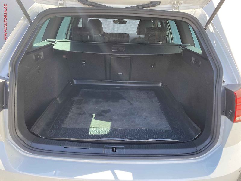 Volkswagen Golf (2017) 2.0 TDi, GTD, LED, Webasto - fotka 7 z 20